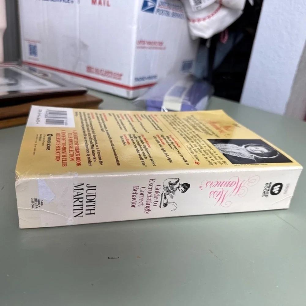 Judith Martin Miss Manners' Guide to Excruciatingly Correct‎ Behavior Paperback